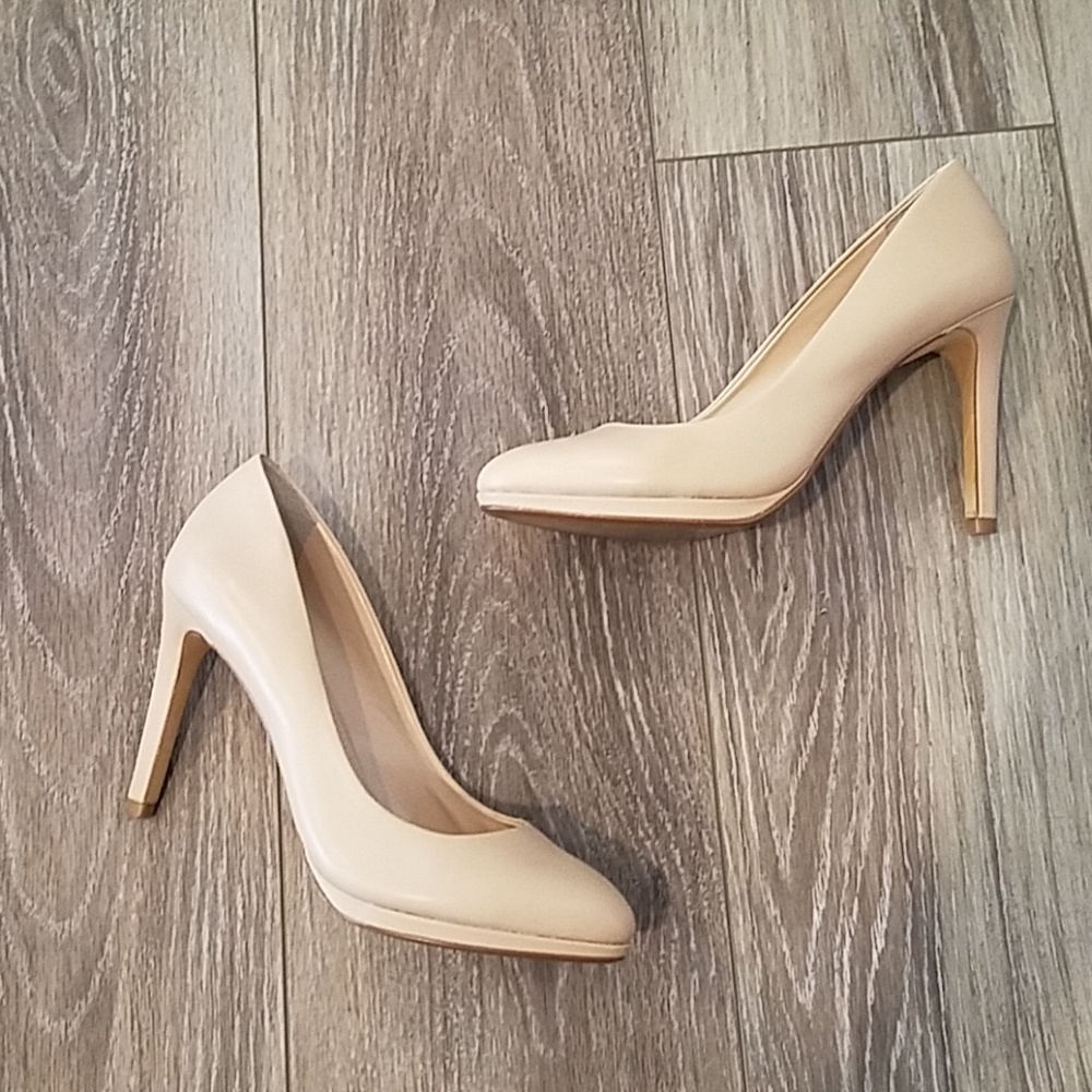 Banana Republic Cream Round-Toe Heels